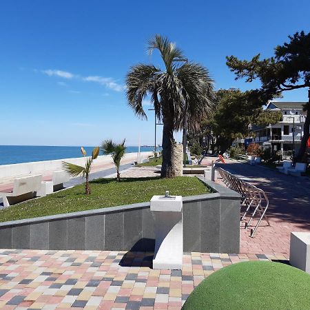 Apartment Mandarin Kobuleti Bagian luar foto
