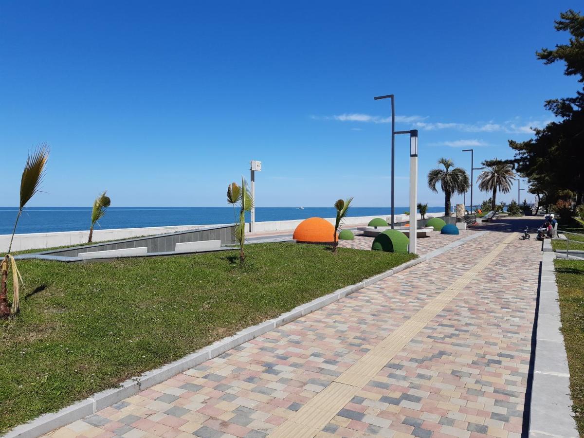 Apartment Mandarin Kobuleti Bagian luar foto